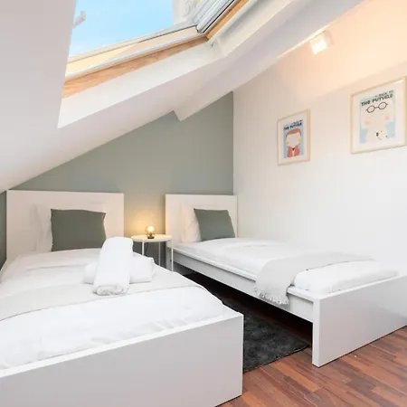 Center - 4 Bedroom Duplex Apartment!