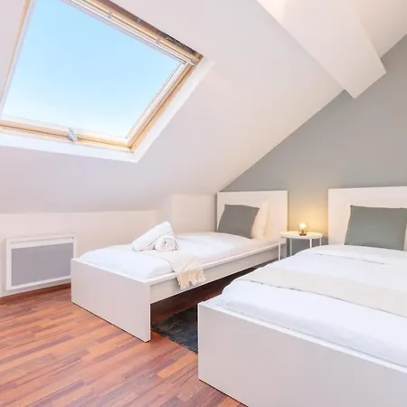 Apartment Center - 4 Bedroom Duplex Apartment! Lille