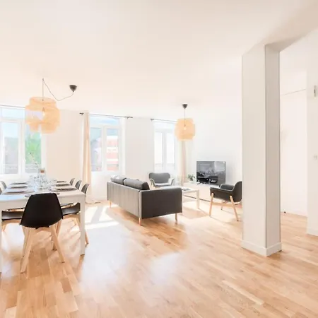 Apartment Center - 4 Bedroom Duplex Apartment!