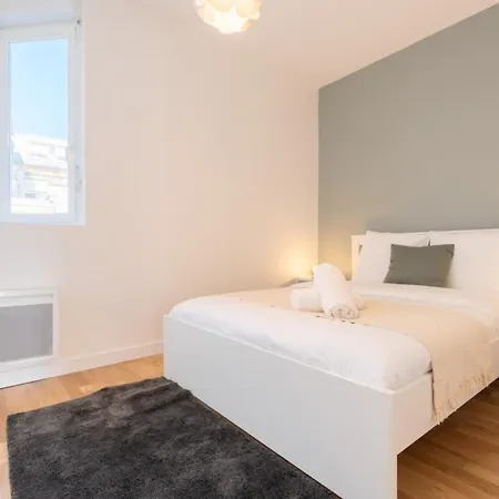 Center - 4 Bedroom Duplex Apartment! *