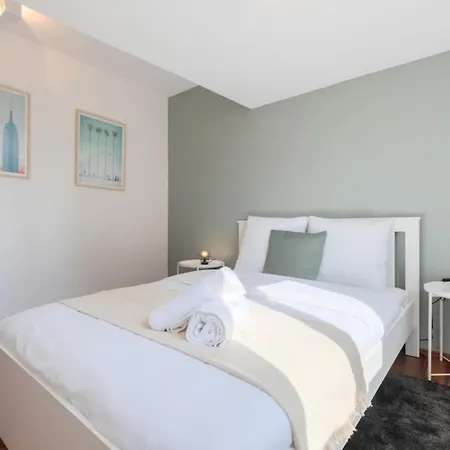 Apartment Center - 4 Bedroom Duplex Apartment!