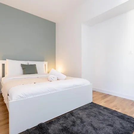 Center - 4 Bedroom Duplex Apartment! Lille