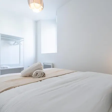 Apartment Center - 4 Bedroom Duplex Apartment! *