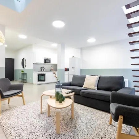 Apartment Center - 4 Bedroom Duplex Apartment!