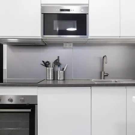 Apartment Center - 4 Bedroom Duplex Apartment! *