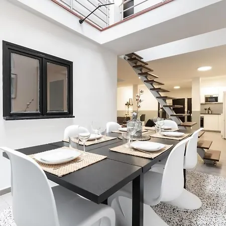 Apartment Center - 4 Bedroom Duplex Apartment!