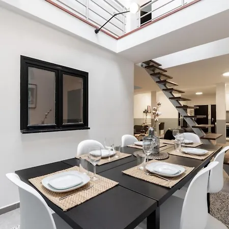 Apartment Center - 4 Bedroom Duplex Apartment! *