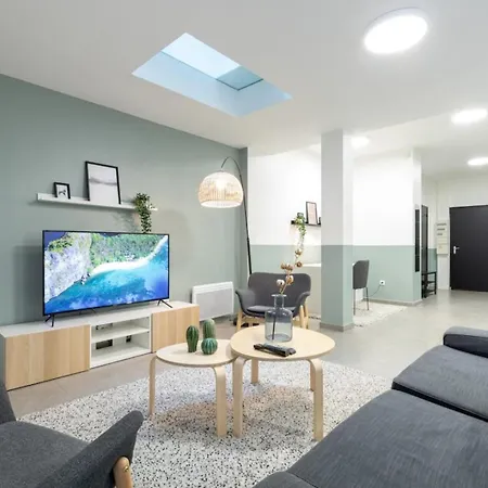 Center - 4 Bedroom Duplex Apartment! *